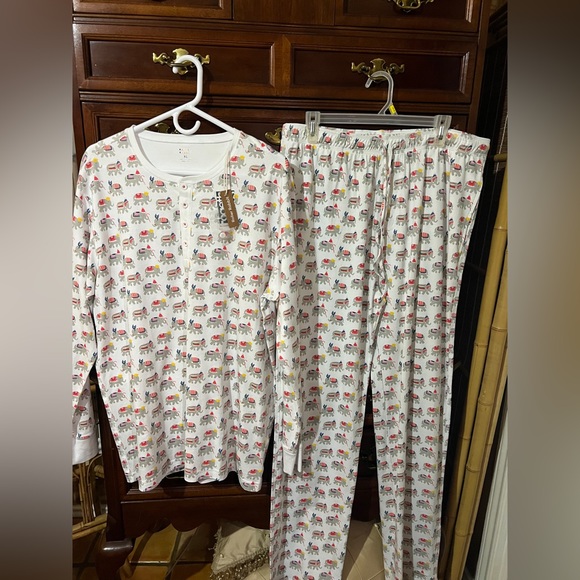 Roller Rabbit Pajama Set- Never Worn with Tags - Picture 5 of 5